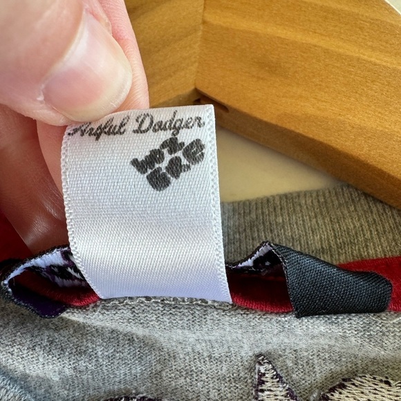 Artful Dodger Embroidered Graphic Short Sleeve Tee / Medium - Picture 9 of 12